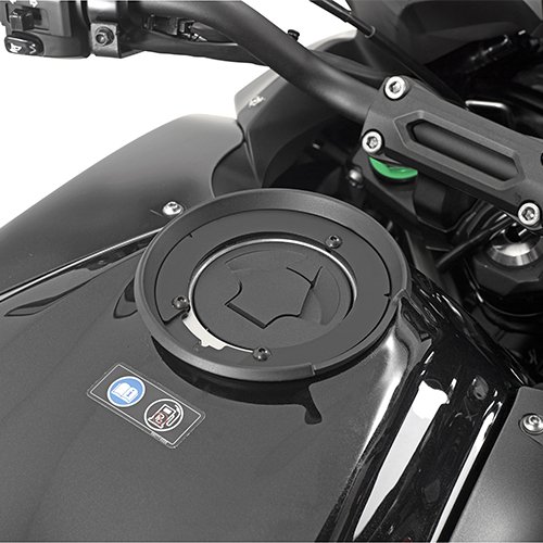 BF26 objímka pro tankruksak GIVI XS320 "TANKLOCK" na víčko nádrže Kawasaki Versys 650 (15-21)