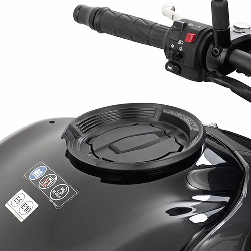 BF29 objímka pro úchyt tankruksaku GIVI "TANKLOCK" na víčko nádrže Kawasaki Z 900, Versys 300