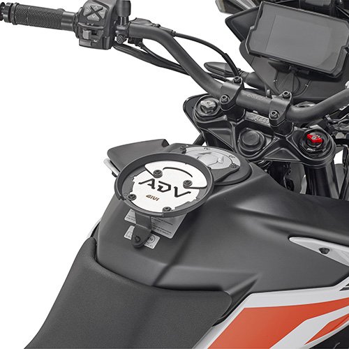 BF51 objímka pro uchycení tankruksaku GIVI "TANKLOCK"na víčko nádrže KTM Adventure 790/790R (19-20)