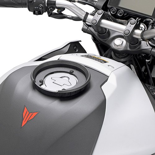 BF54 objímka pro úchyt tankruksaku GIVI "TANKLOCK" na víčko nádrže Yamaha MT-03 321 (20-24)