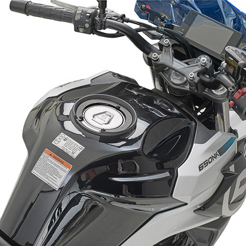 BF63 objímka pro úchyt tankruksaku GIVI "TANKLOCK" na víčko nádrže CF MOTO 300 NK/650 NK (21-24)