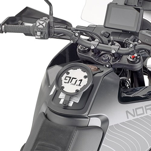 BF68 objímka pro tankruksak GIVI "TANKLOCK"na víčko nádrže Husqvarna Norden 901 (22-24)