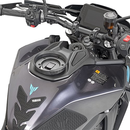 BF90 objímka pro úchyt tankruksaku GIVI "TANKLOCK" na víčko nádrže Yamaha MT-09 900 (24)