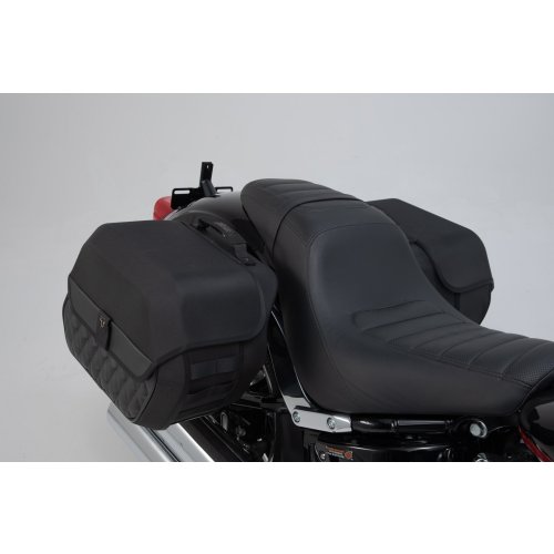 sada bočních tašek Legend Gear LH Harley-Davidson Softail Low Rider (17-).