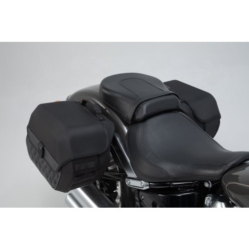 sada bočních tašek LH Harley-Davidson Softail Fat Boy (17-).