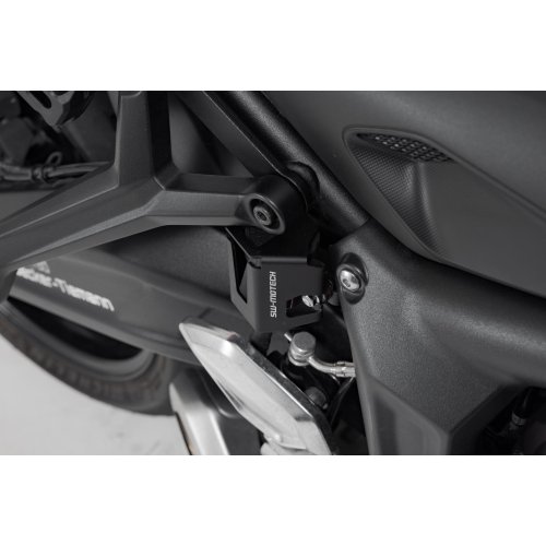 Brake fluid reservoir guard Black. Triumph Trident 660 (21-).