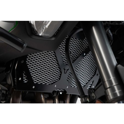 Kryt chladiče Černá/Stříbrná. Kawasaki Versys 1000 (18-)./ Versys 1100 (2025-)