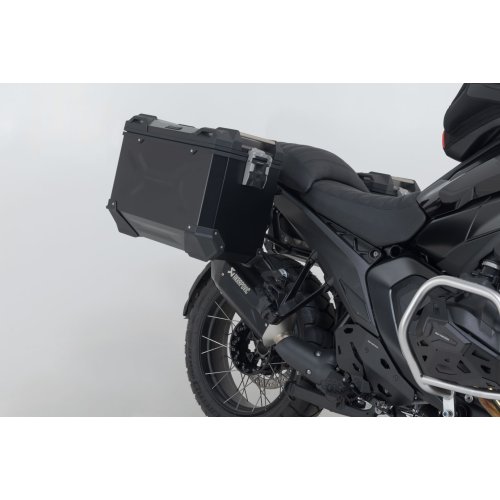 TRAX ADV aluminium case system + Akrapovic Black. 45/45 l. BMW R 1300 GS (23-).